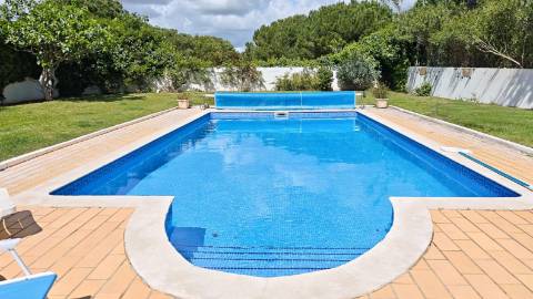 Vilamoura - Villa com 1.000 m2 de lote - Piscina