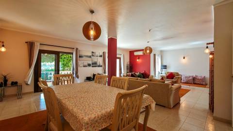 Vilamoura - Villa com 1.000 m2 de lote - Piscina