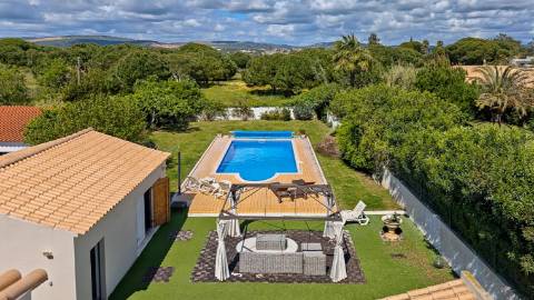 Vilamoura - Villa com 1.000 m2 de lote - Piscina