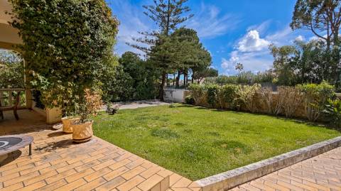 Vilamoura - Villa com 1.000 m2 de lote - Piscina