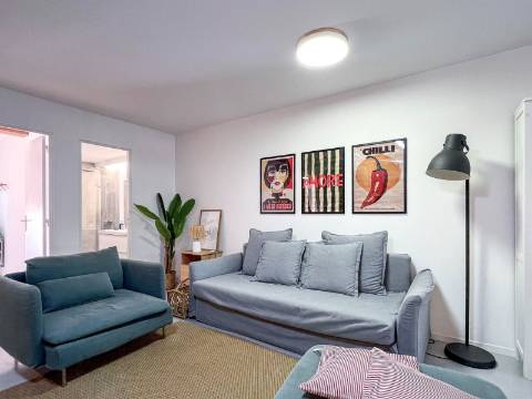 Vilamoura - T1+1 com garagem e jardim Privativo a 200m da Marina