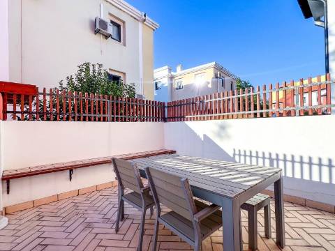 Vilamoura - T1+1 com garagem e jardim Privativo a 200m da Marina
