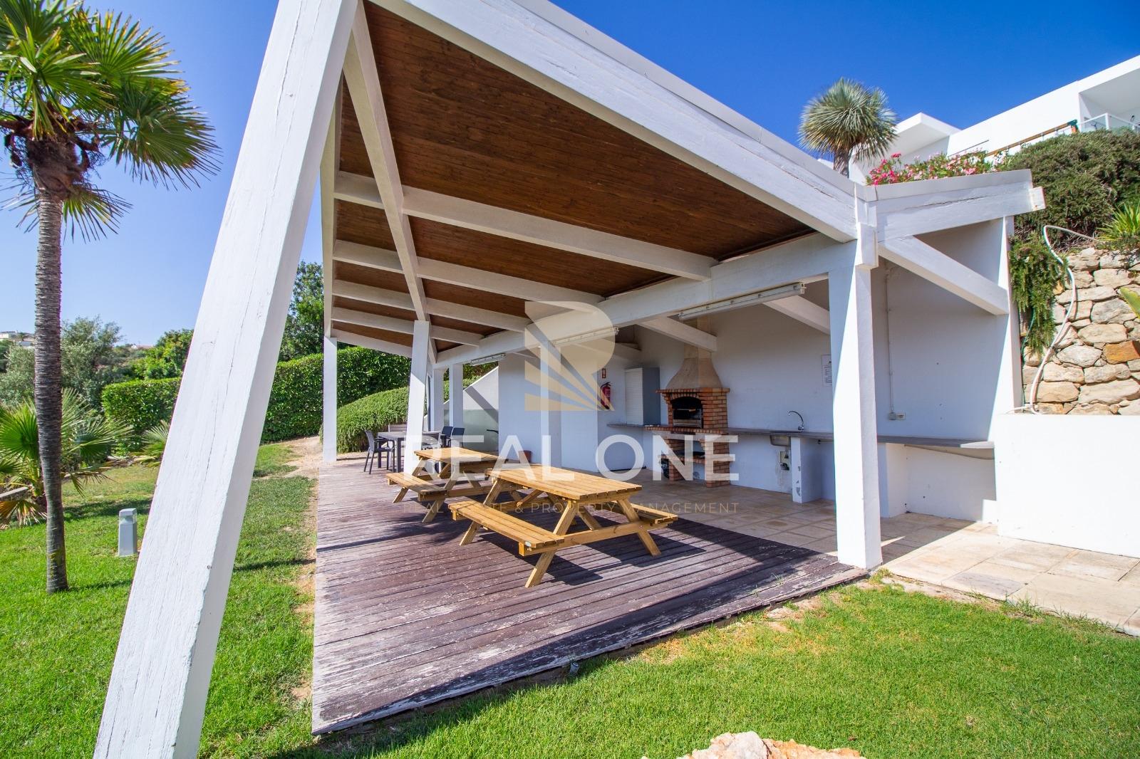 Moradia com terreno e vista mar em Patroves