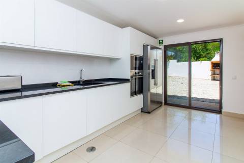 Villa Privada V4 em Lote de 1.404 m² – Vale Navio, Albufeira