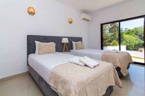 Villa Privada V4 em Lote de 1.404 m² – Vale Navio, Albufeira