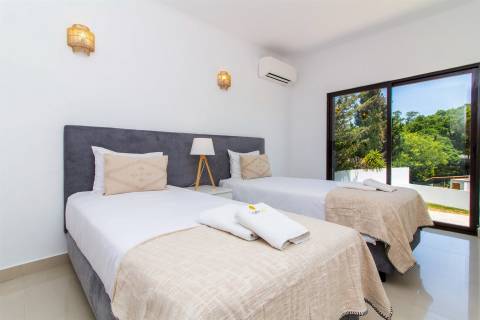 Villa Privada V4 em Lote de 1.404 m² – Vale Navio, Albufeira