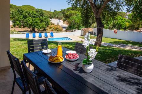 Villa Privada V4 em Lote de 1.404 m² – Vale Navio, Albufeira