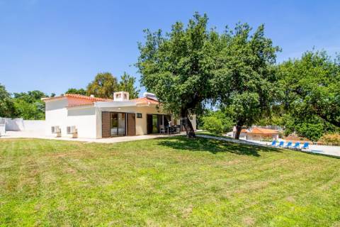 Villa Privada V4 em Lote de 1.404 m² – Vale Navio, Albufeira