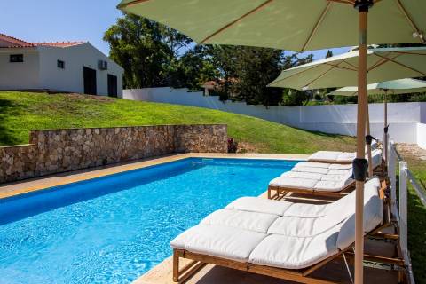 Villa Privada V4 em Lote de 1.404 m² – Vale Navio, Albufeira