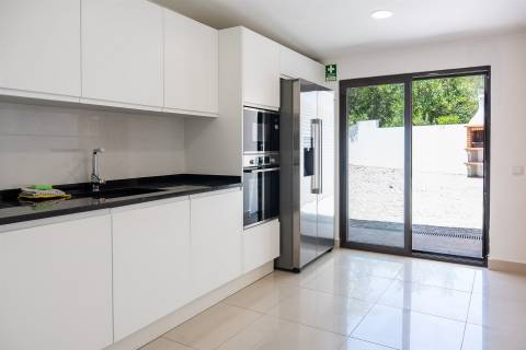 Villa Privada V4 em Lote de 1.404 m² – Vale Navio, Albufeira