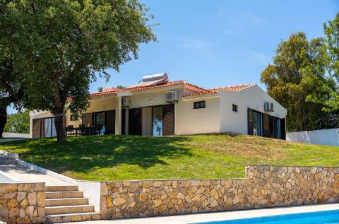 Villa Privada V4 em Lote de 1.404 m² – Vale Navio, Albufeira