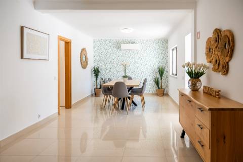 Villa Privada V4 em Lote de 1.404 m² – Vale Navio, Albufeira
