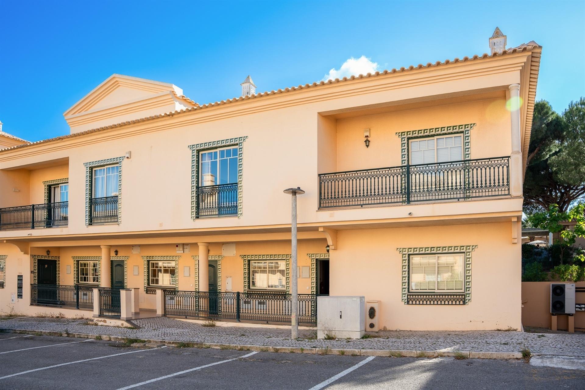 T2 Duplex a 100 metros da Praia da Oura – Quinta Pedra dos Bicos