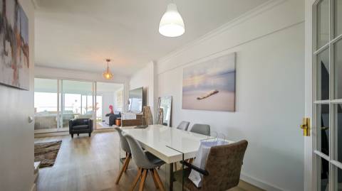 Apartamento T3 com vista mar e terraço