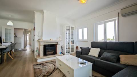 Apartamento T3 com vista mar e terraço