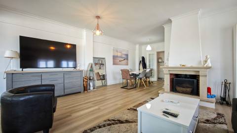 Apartamento T3 com vista mar e terraço