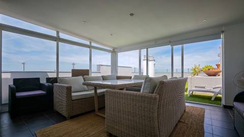 Apartamento T3 com vista mar e terraço