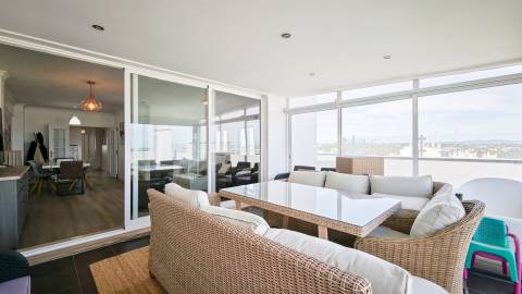 Apartamento T3 com vista mar e terraço