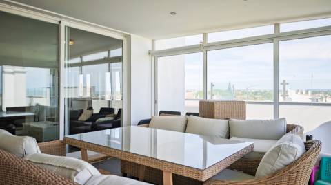 Apartamento T3 com vista mar e terraço
