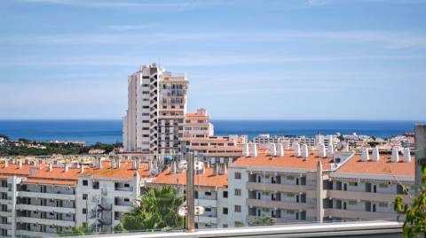 Apartamento T3 com vista mar e terraço