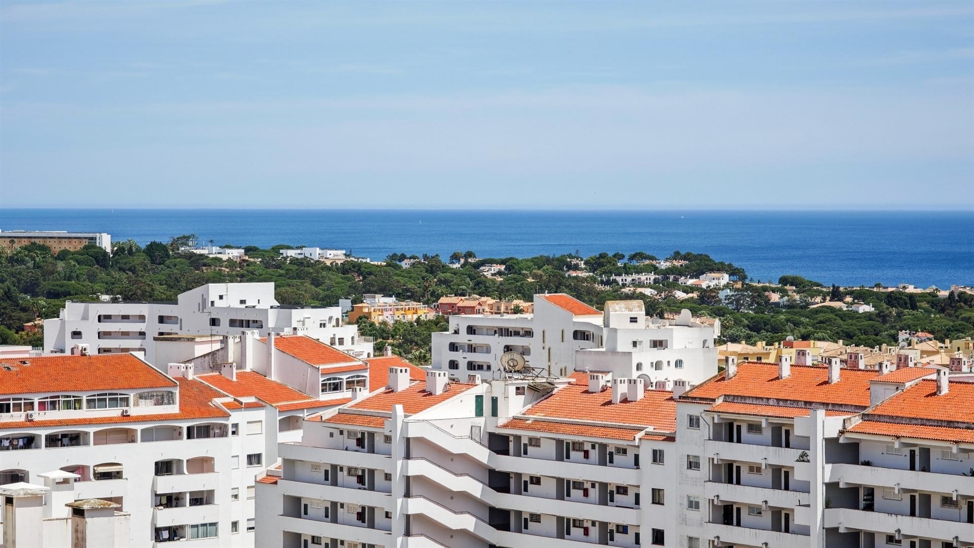 Apartamento T3 com vista mar e terraço