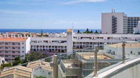 Apartamento T3 com vista mar e terraço
