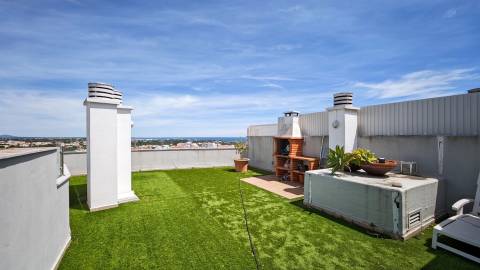Apartamento T3 com vista mar e terraço