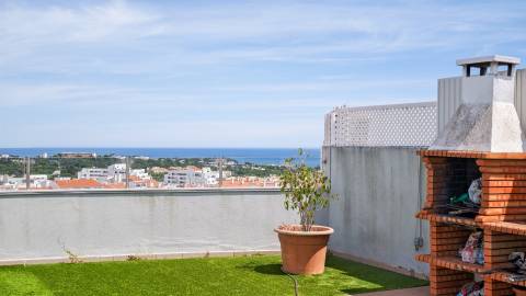 Apartamento T3 com vista mar e terraço