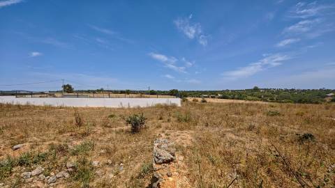 Terreno Urbano com ruína para reconstrução