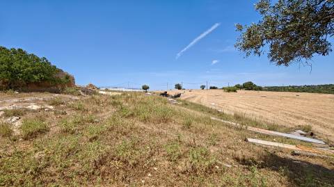 Terreno Urbano com ruína para reconstrução