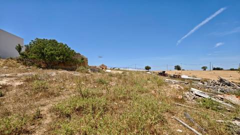 Terreno Urbano com ruína para reconstrução