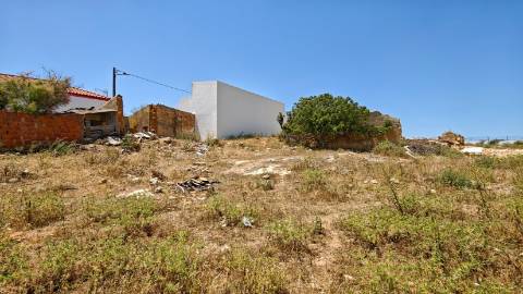 Terreno Urbano com ruína para reconstrução