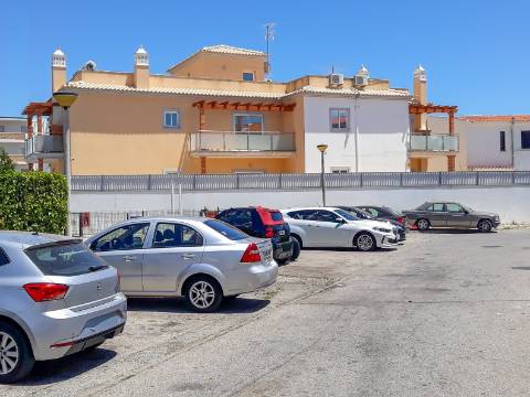 Condomínio privado com 6 apartamentos a 600 metros da praia da Oura
