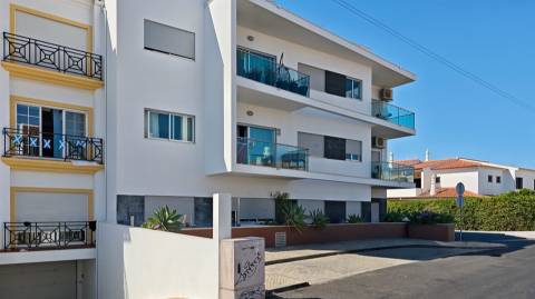 Apartamento com Piscina e Garagem a 800 Metros da Praia