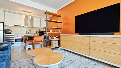 Apartamento com Piscina e Garagem a 800 Metros da Praia