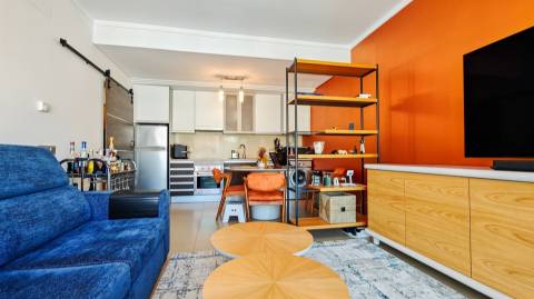 Apartamento com Piscina e Garagem a 800 Metros da Praia