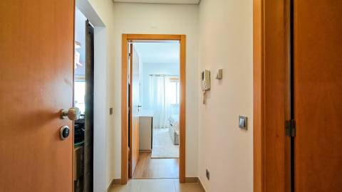Apartamento com Piscina e Garagem a 800 Metros da Praia