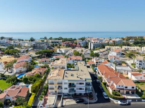 Apartamento com Piscina e Garagem a 800 Metros da Praia
