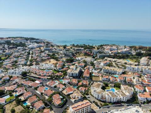 Apartamento com Piscina e Garagem a 800 Metros da Praia