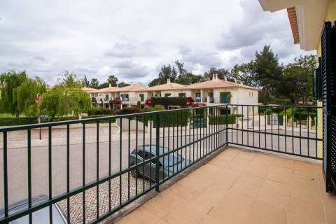Apartamento T3 em Vilamoura com vista para Campo de Golfe e Piscina