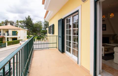Apartamento T3 em Vilamoura com vista para Campo de Golfe e Piscina