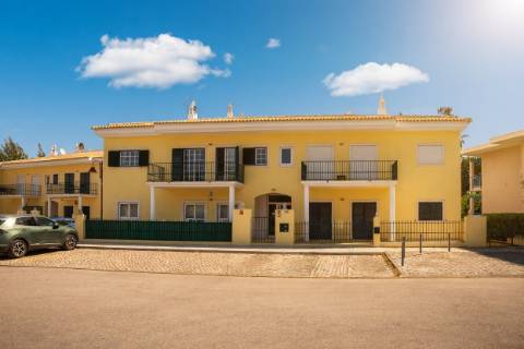Apartamento T3 em Vilamoura com vista para Campo de Golfe e Piscina