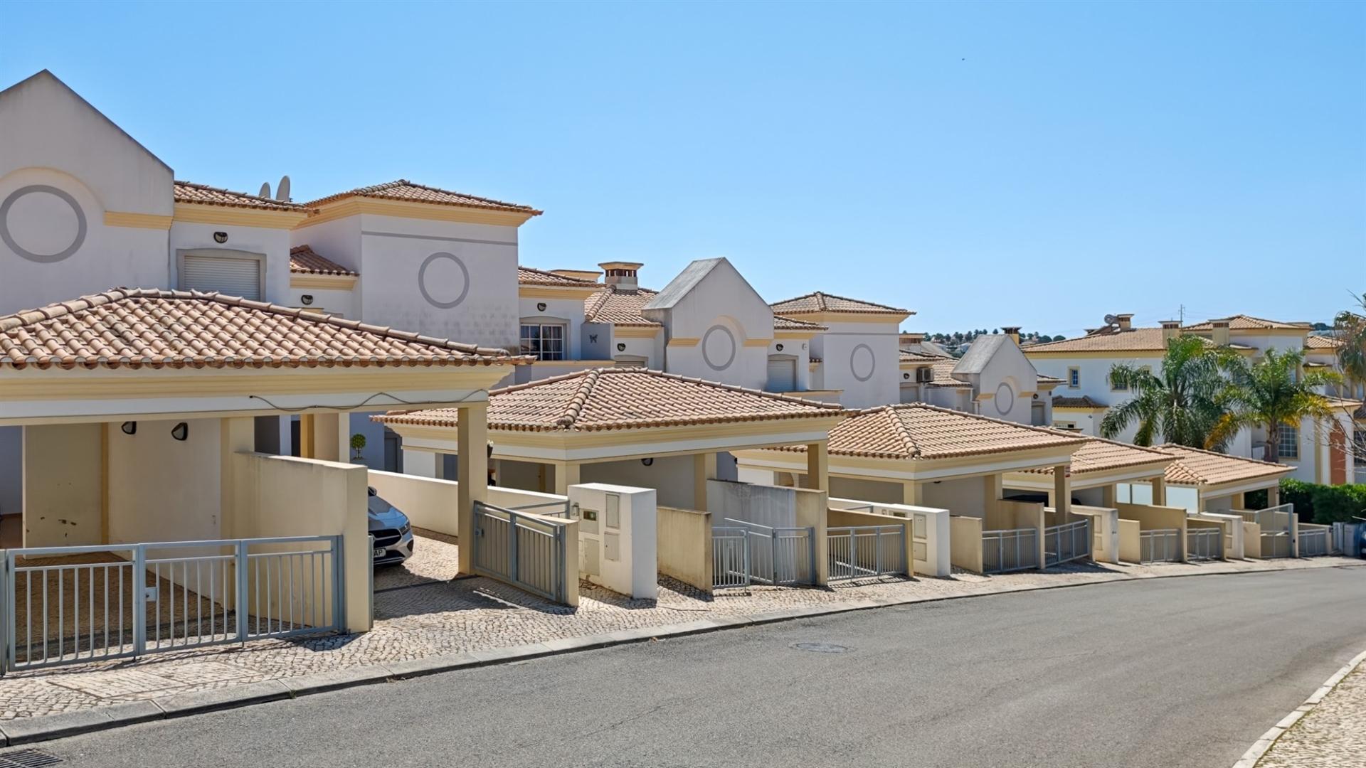 Moradia T2 Venda em Albufeira e Olhos de Água,Albufeira