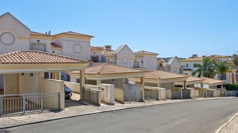 Moradia T2 Venda em Albufeira e Olhos de Água,Albufeira