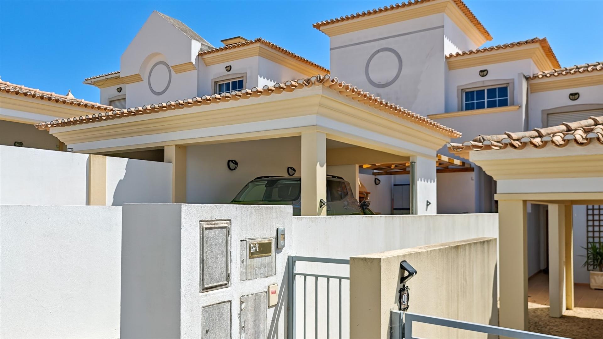 Moradia T2 Venda em Albufeira e Olhos de Água,Albufeira