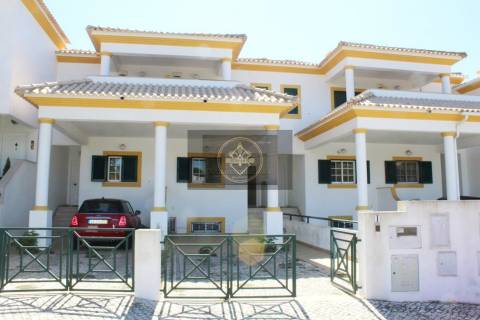 Moradia T2 +1 com piscina nos Caliços - Albufeira