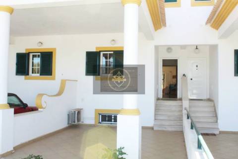 Moradia T2 +1 com piscina nos Caliços - Albufeira