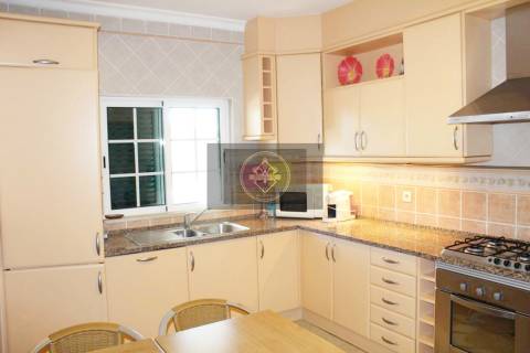 Moradia T2 +1 com piscina nos Caliços - Albufeira