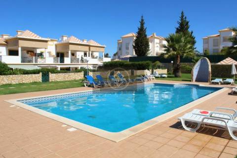 Moradia T2 +1 com piscina nos Caliços - Albufeira
