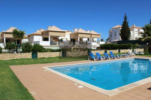 Moradia T2 +1 com piscina nos Caliços - Albufeira